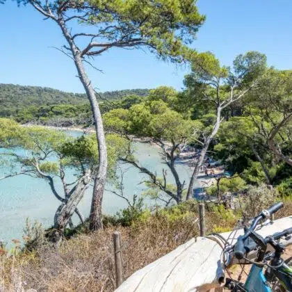 Visitez la Presqu’île de Giens à Hyères à vélo 5 ado velos hyeres